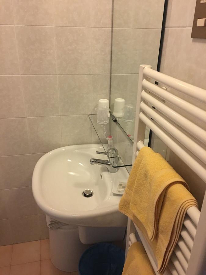 Albergo Erika 奥伦佐卡多利 外观 照片